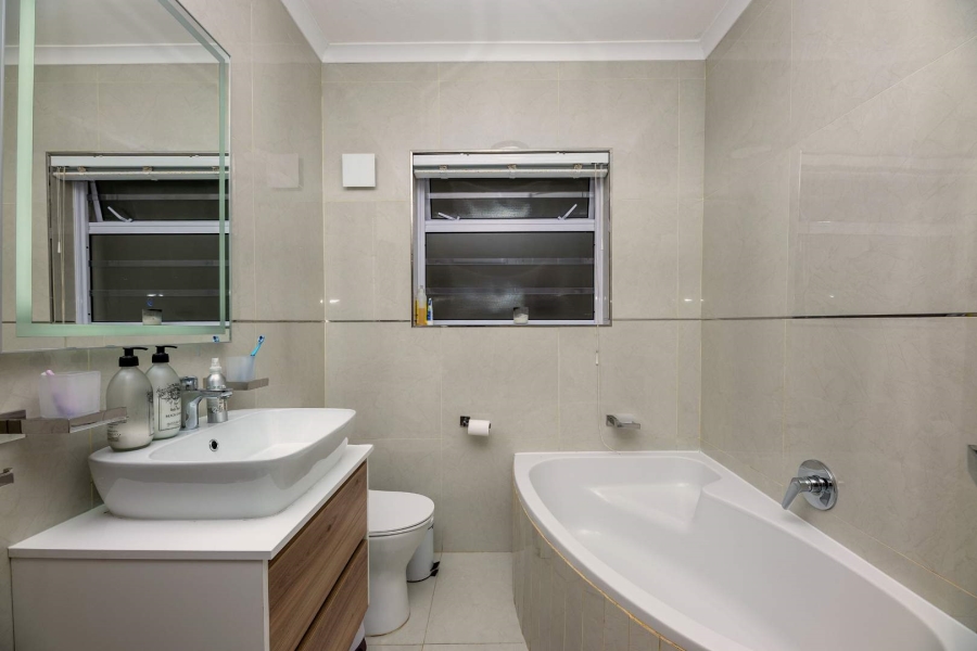 To Let 2 Bedroom Property for Rent in Mouille Point Western Cape